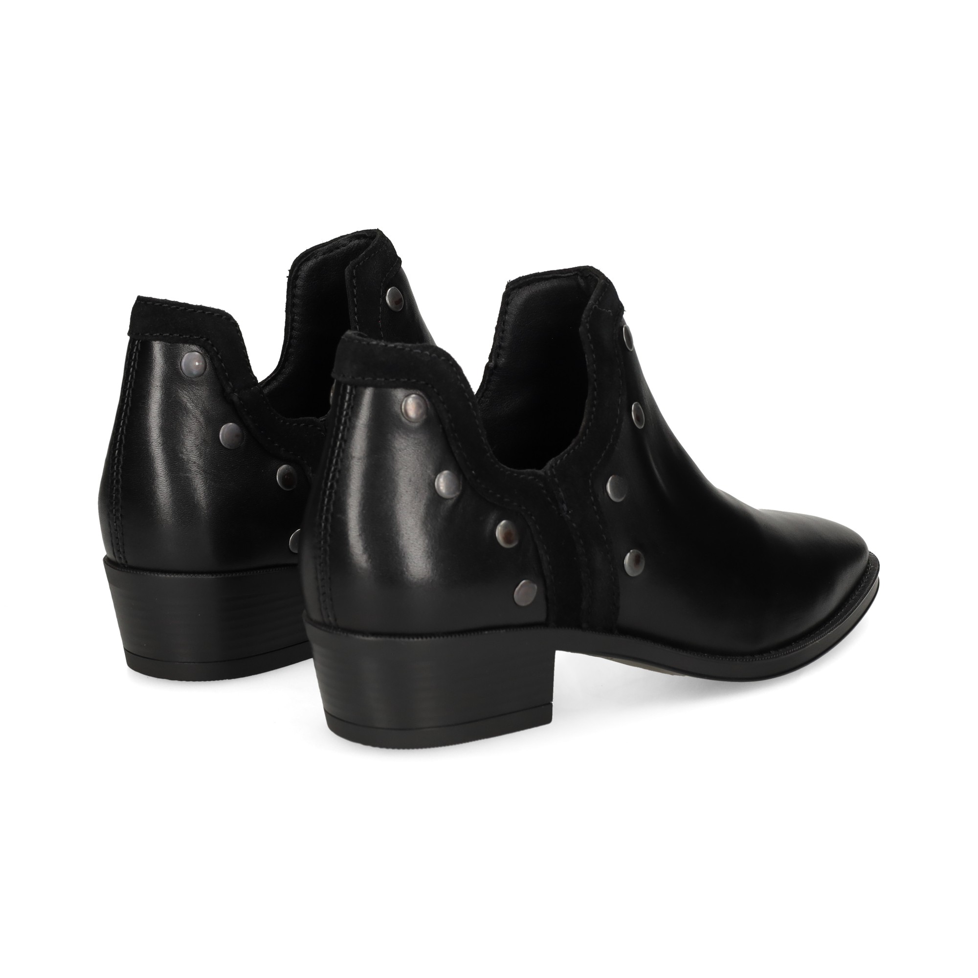 botin-tachas-piel-negro