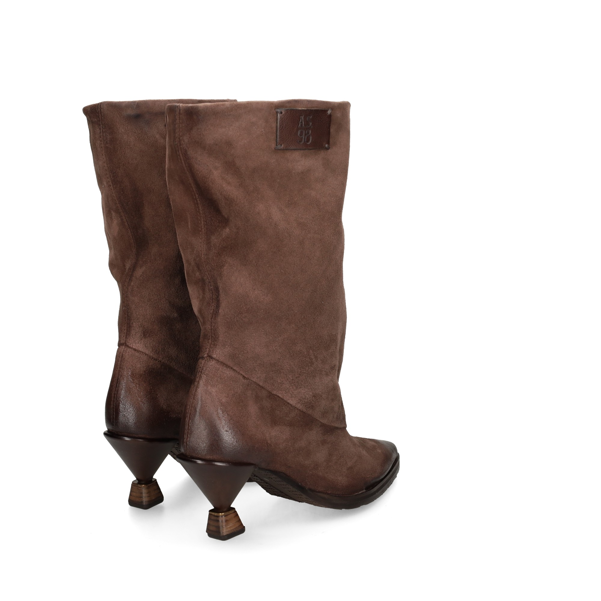bota-tacon-adorno-serraje-moka
