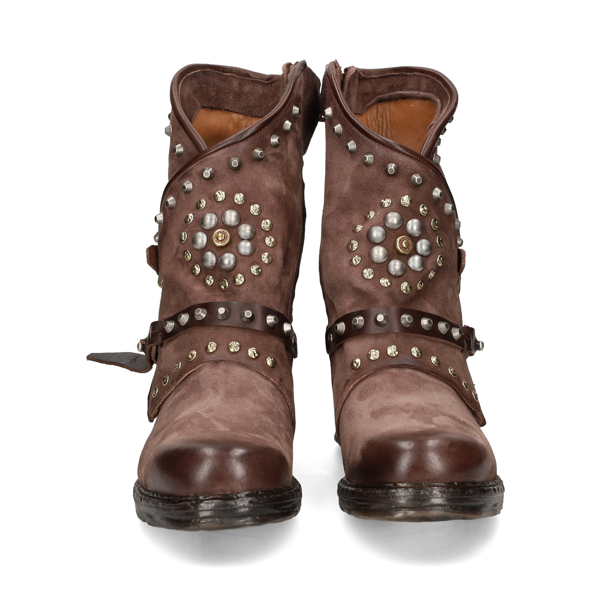 botin-tachas-serraje-moka