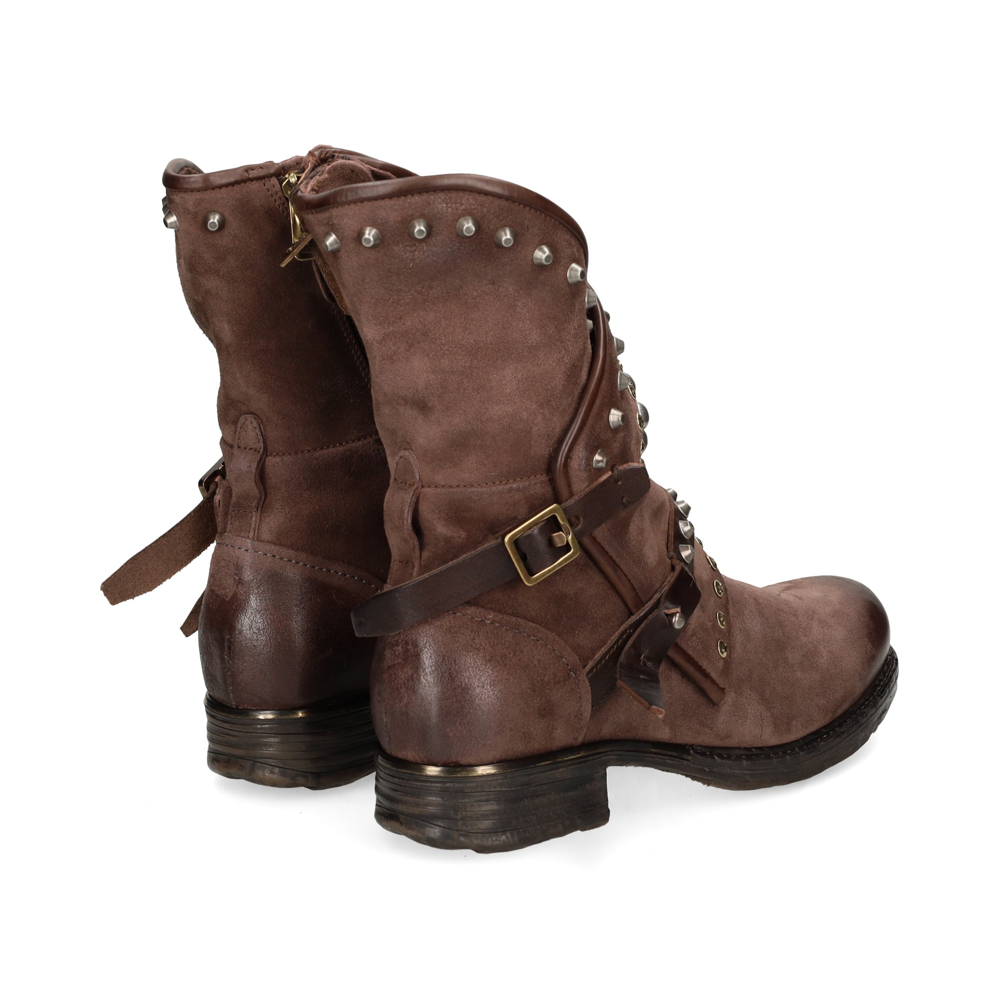 botin-tachas-serraje-moka