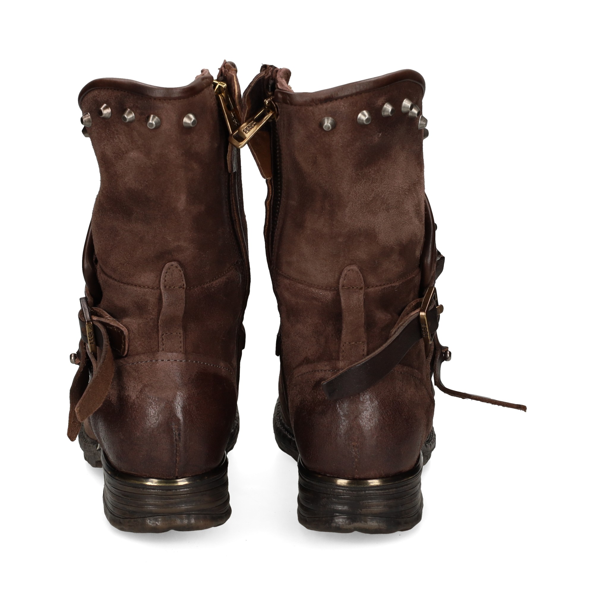 botin-tachas-serraje-moka