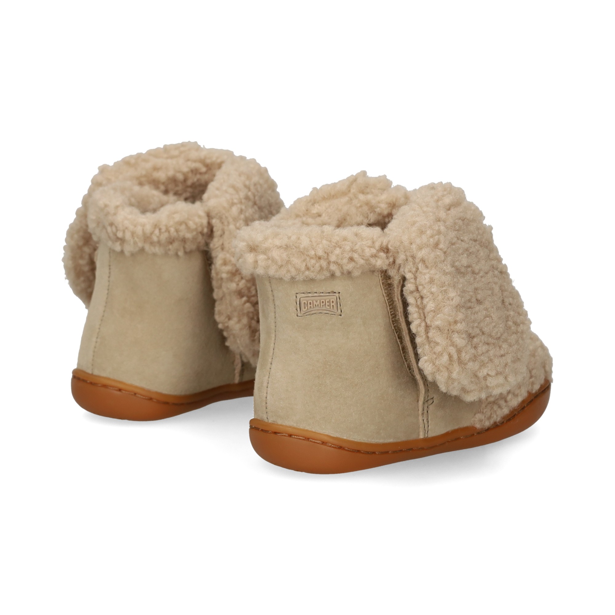 botin-orejas-de-borreguito-ante-beige