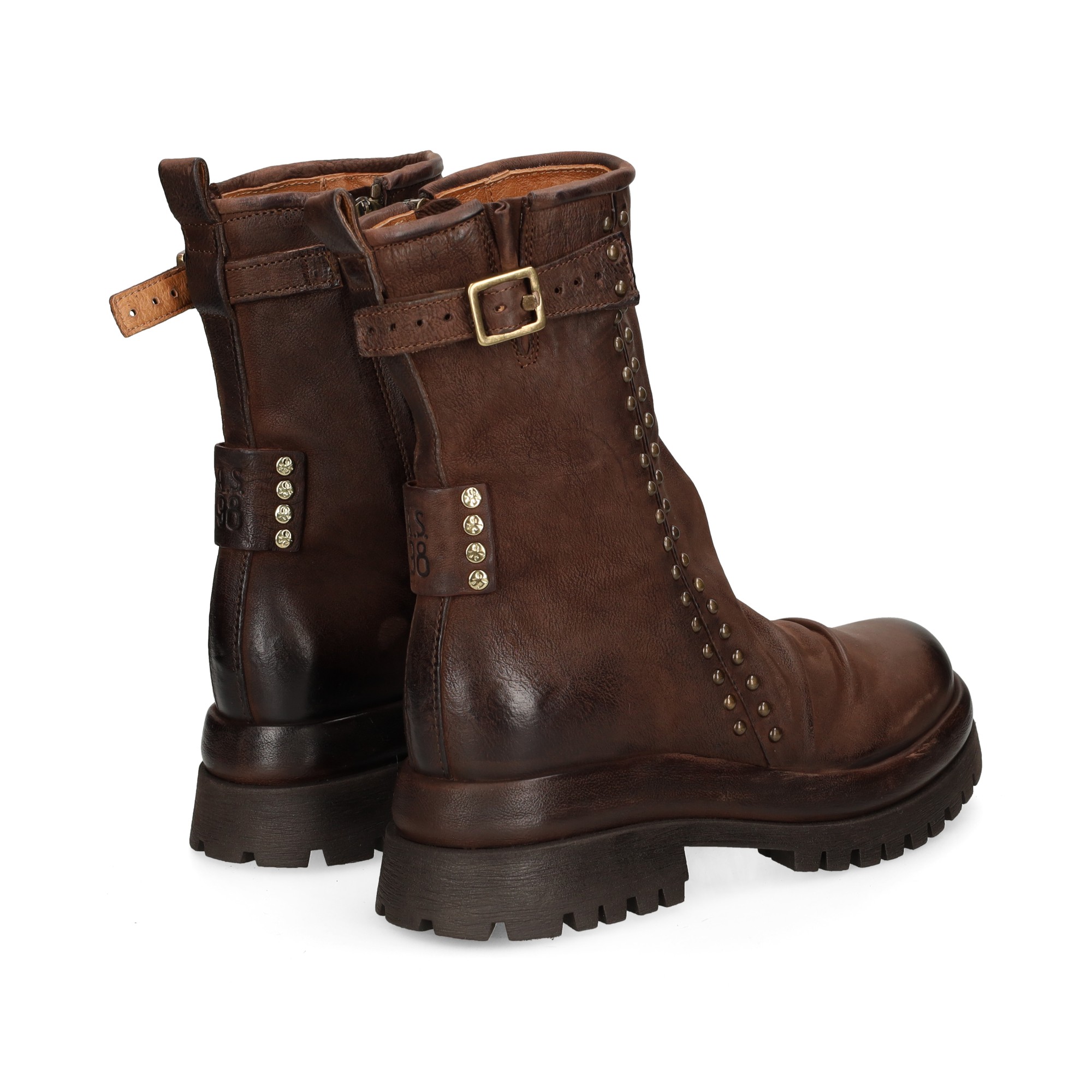 botin-tachas-cremallera-piel-moka