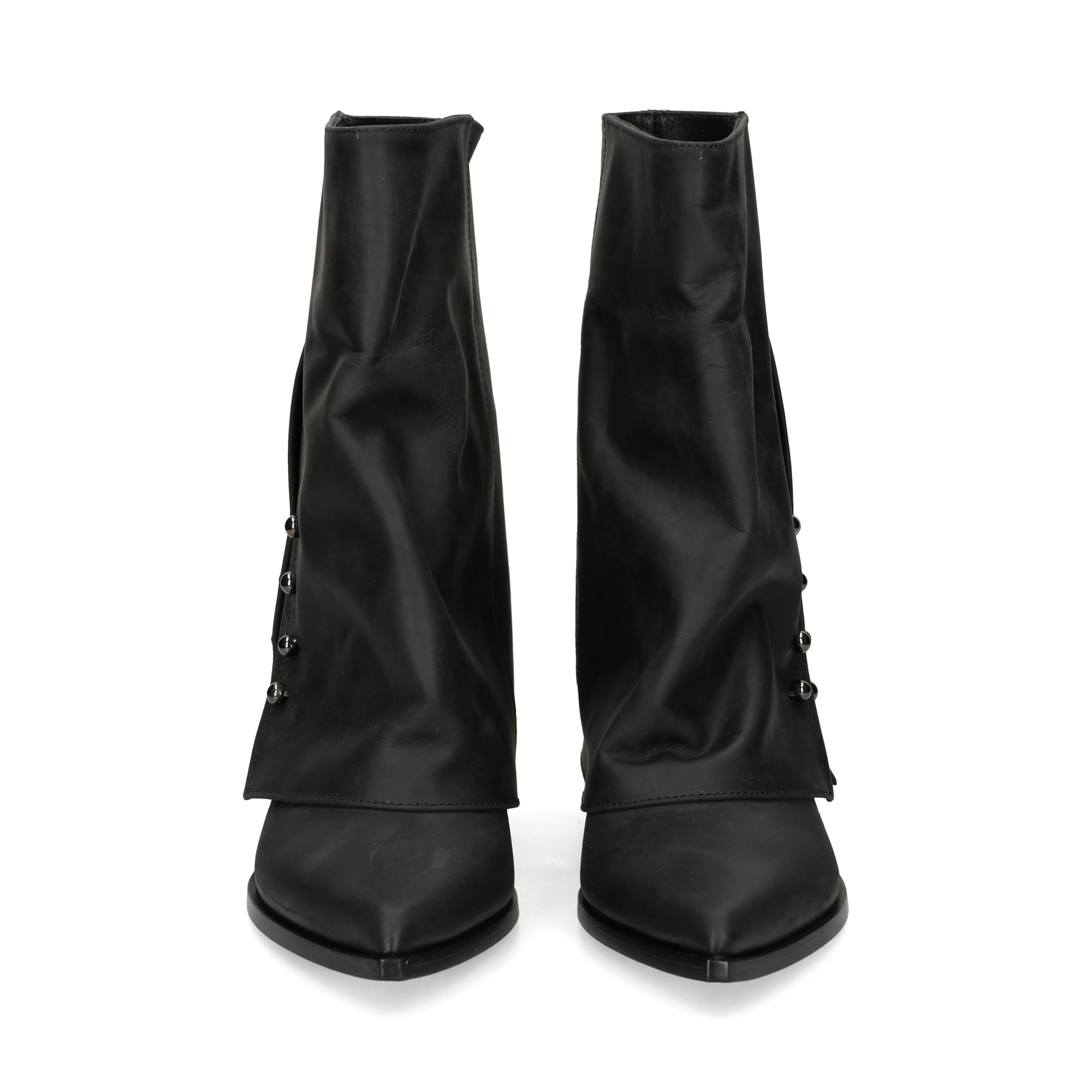 botin-pircing-lados-piel-engrasada-negro