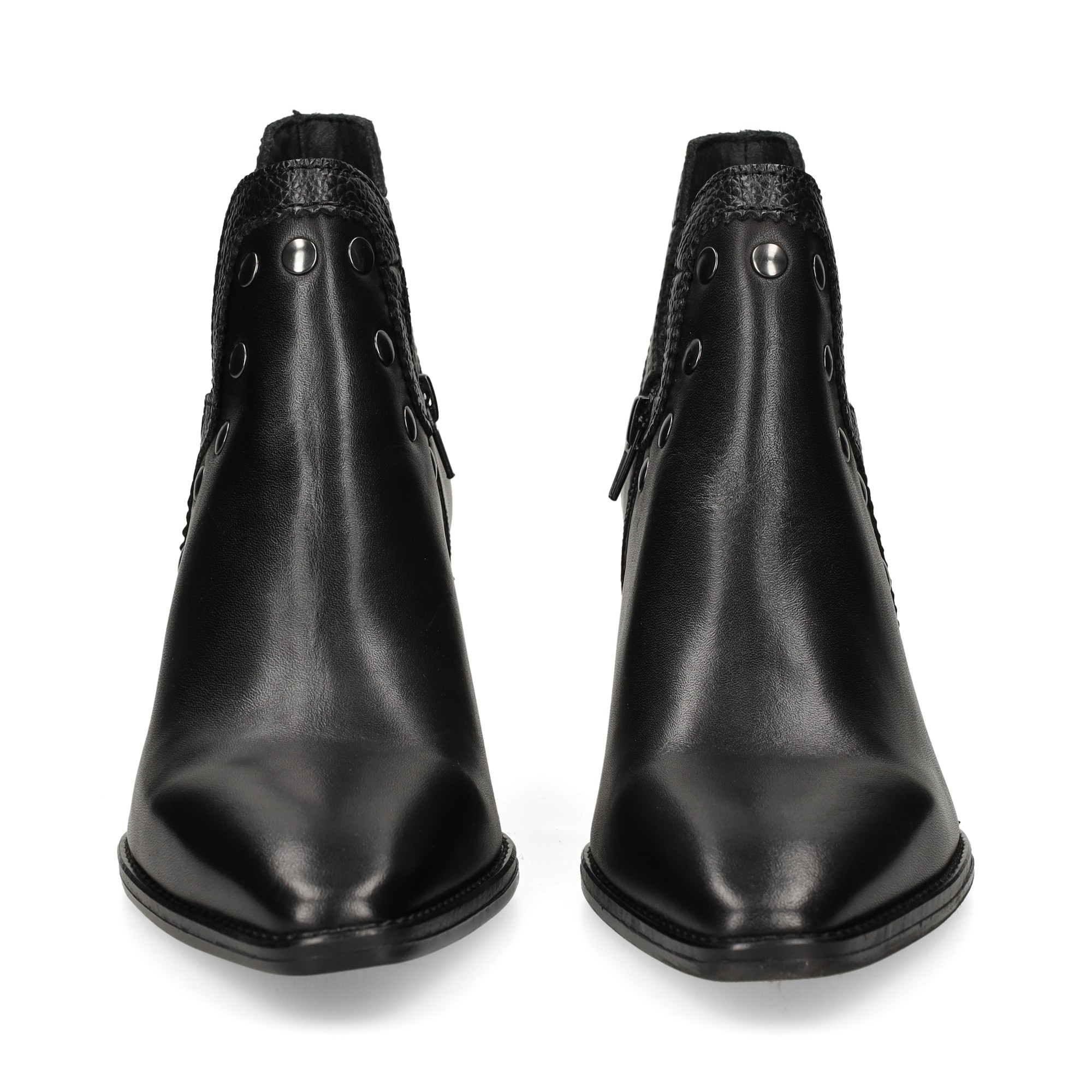 botin-tacon-abertura-tachas-piel-negro
