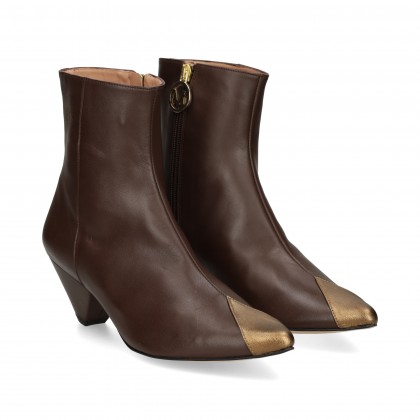 botin-tacon-punta-dorada-piel-moka