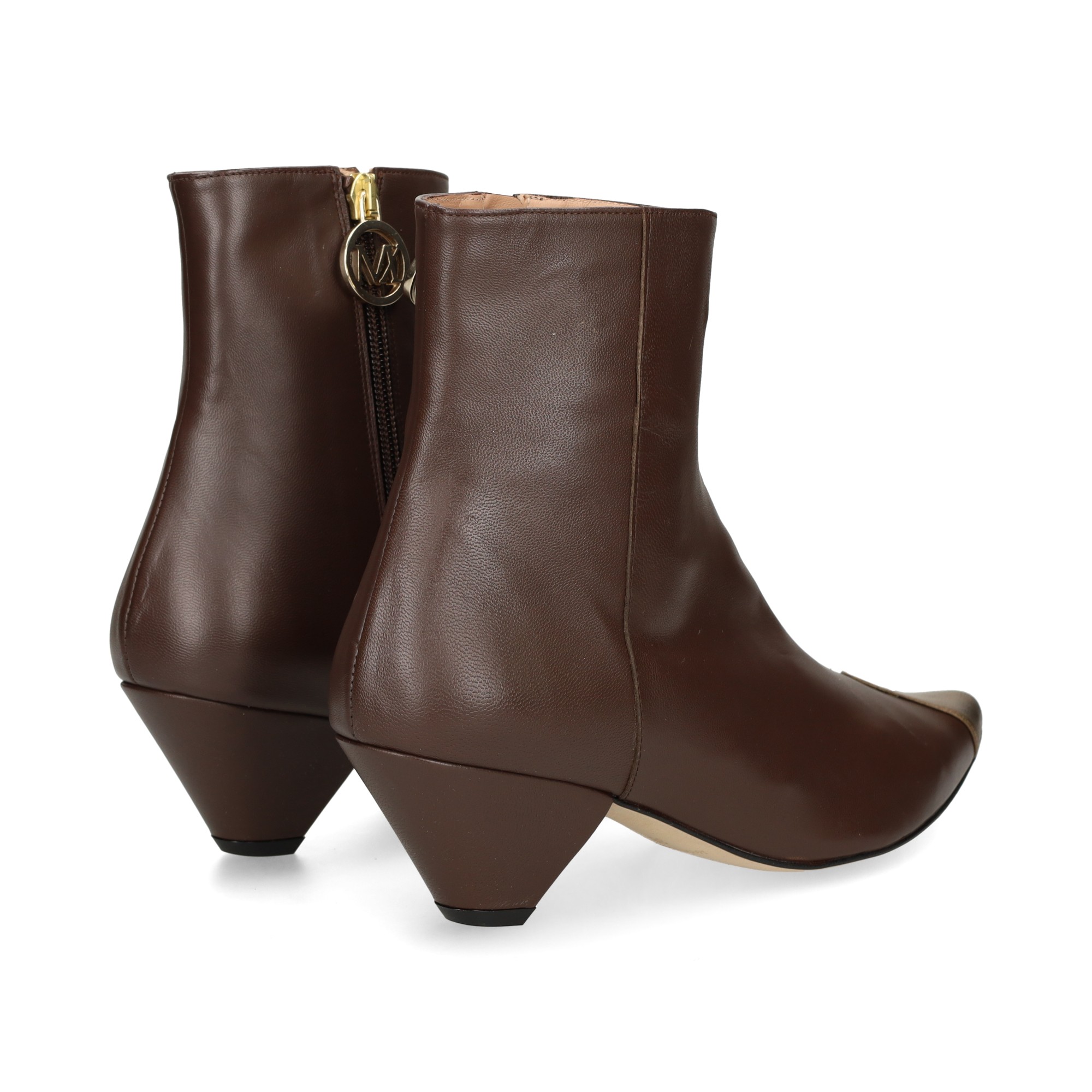 botin-tacon-punta-dorada-piel-moka