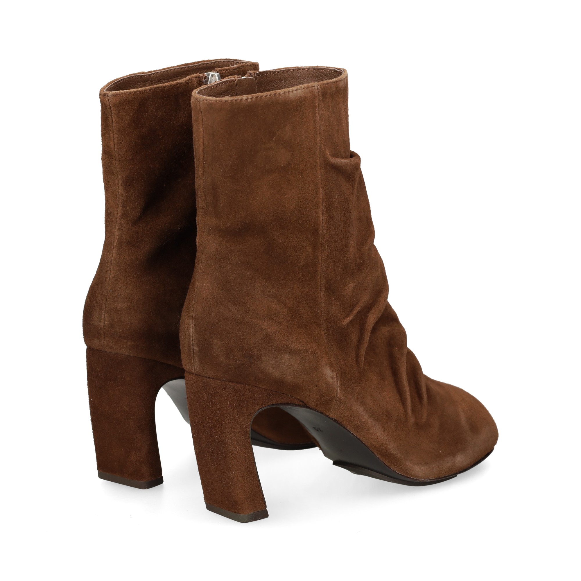 botin-tacon-ante-cuero