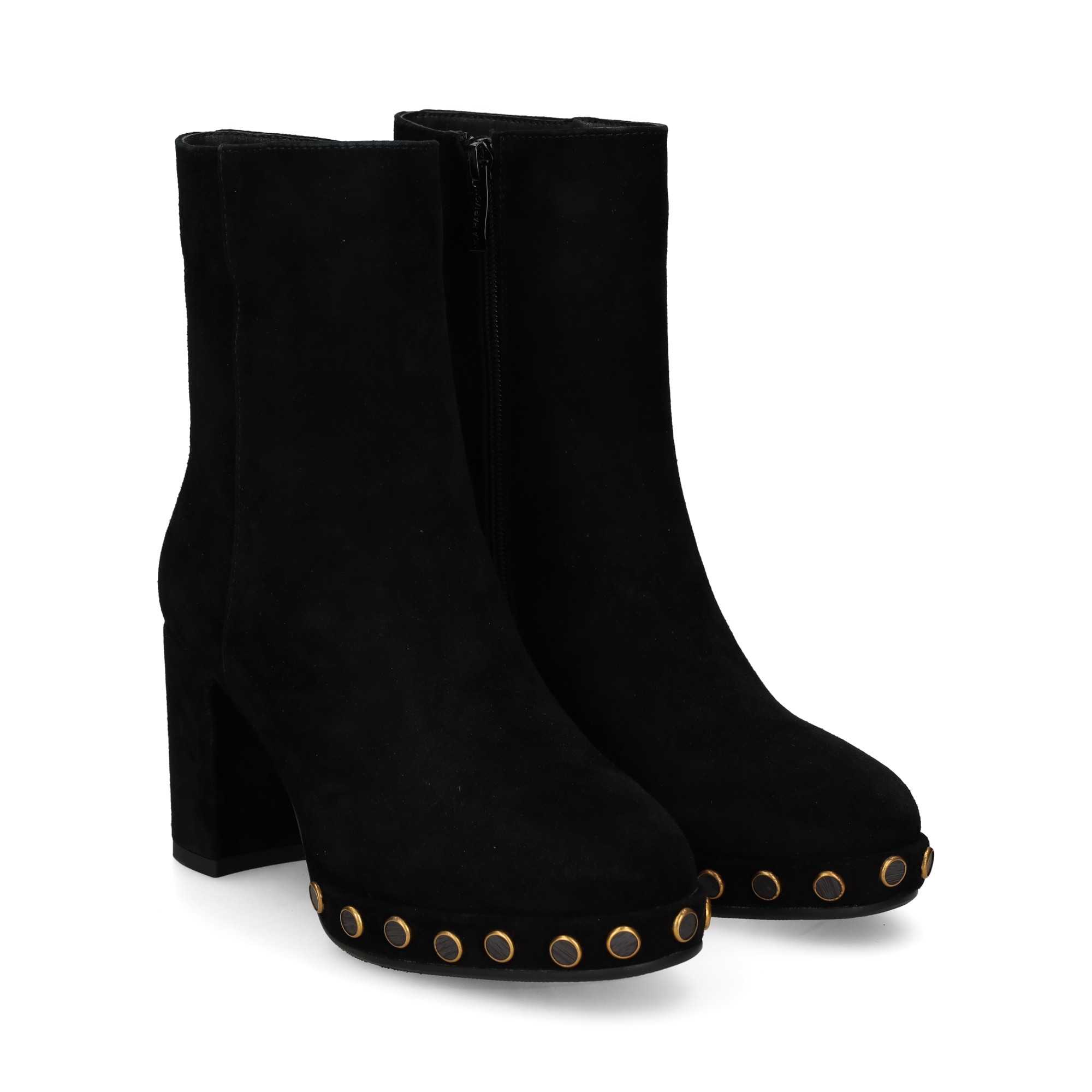 bota-tacon-detalle-tachas-ante-negro