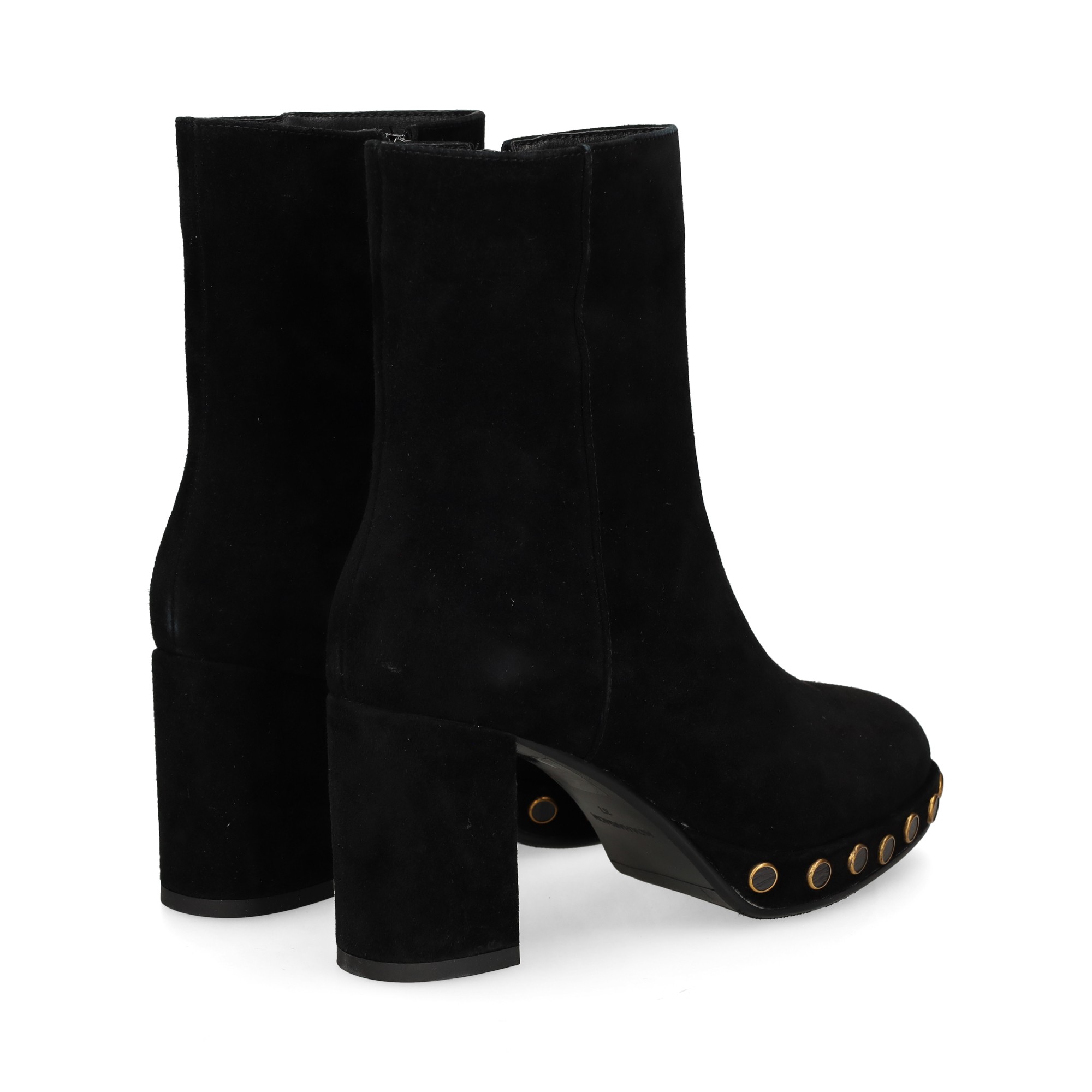 bota-tacon-detalle-tachas-ante-negro