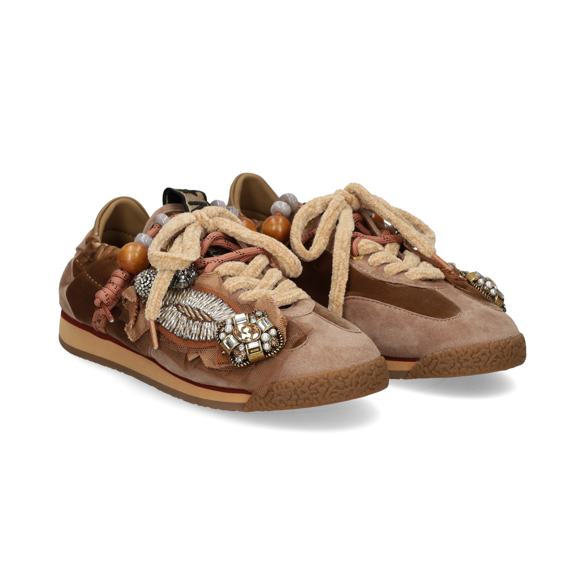 deportivo-broche-tul-tercipelo-beige