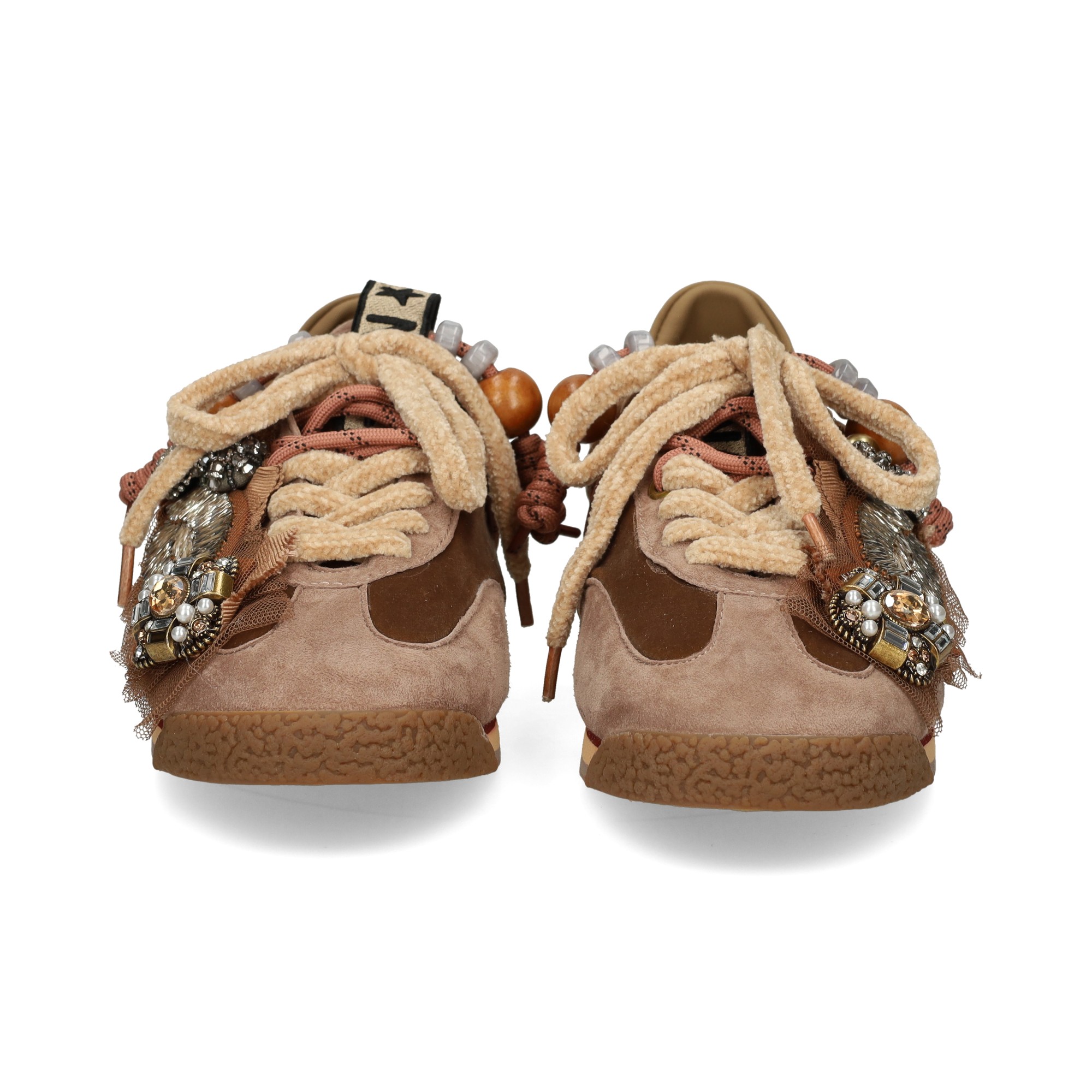 deportivo-broche-tul-tercipelo-beige