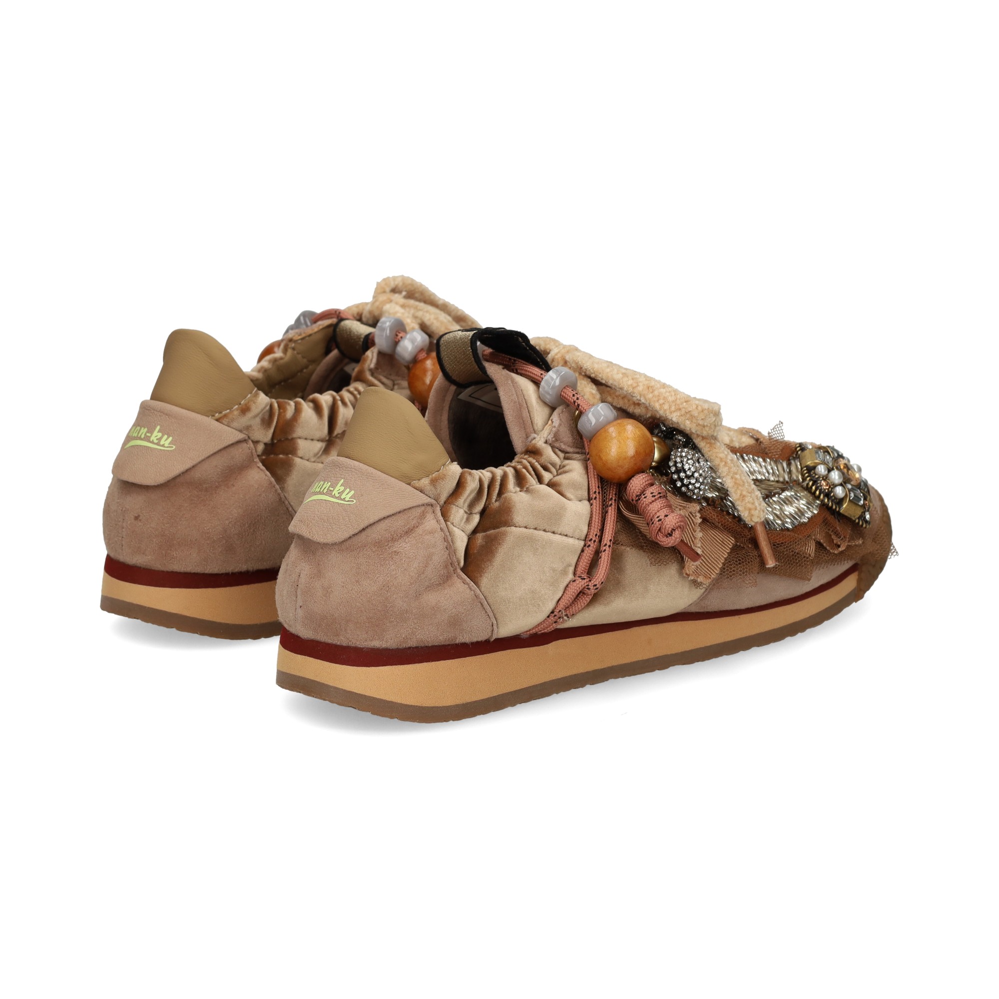 deportivo-broche-tul-tercipelo-beige