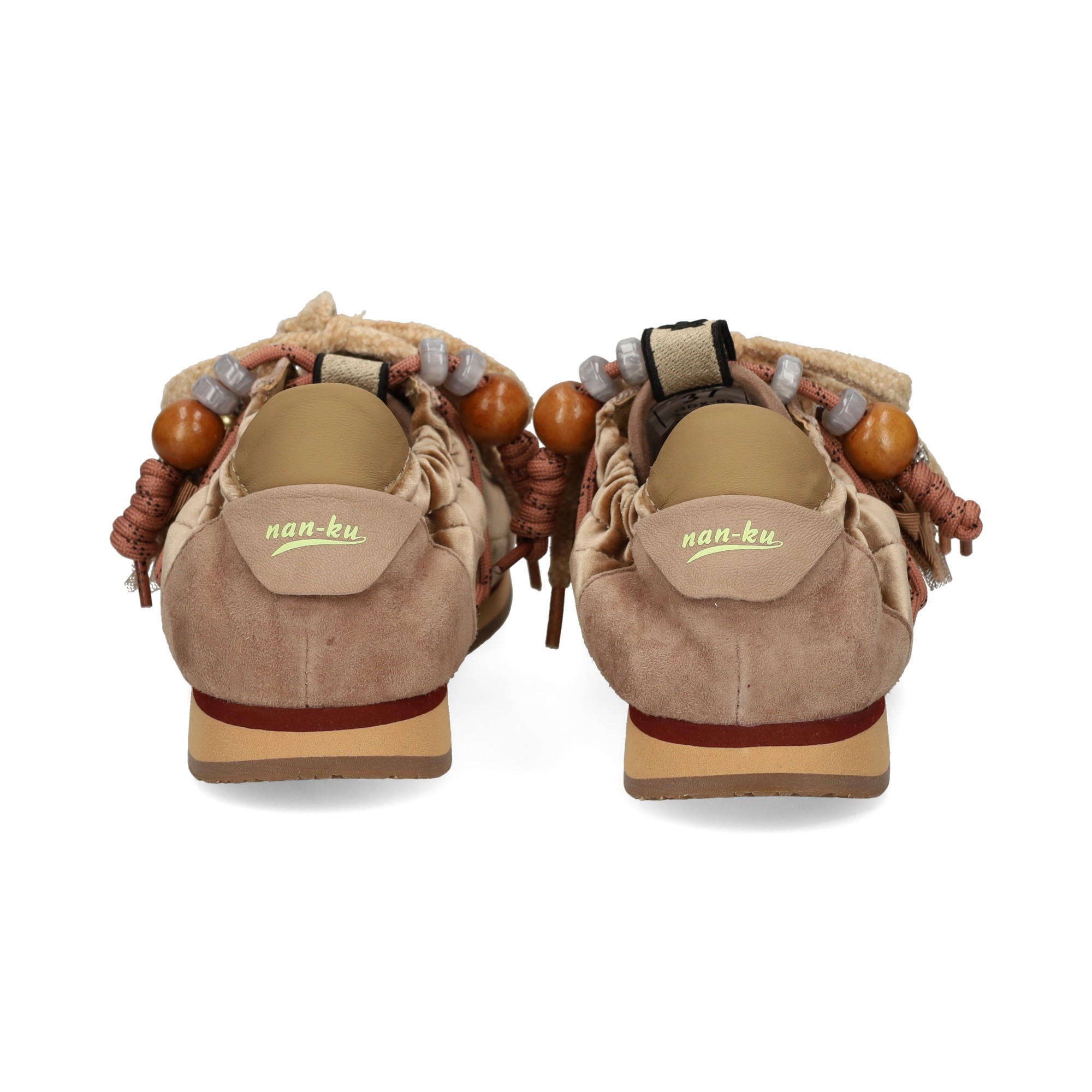 deportivo-broche-tul-tercipelo-beige
