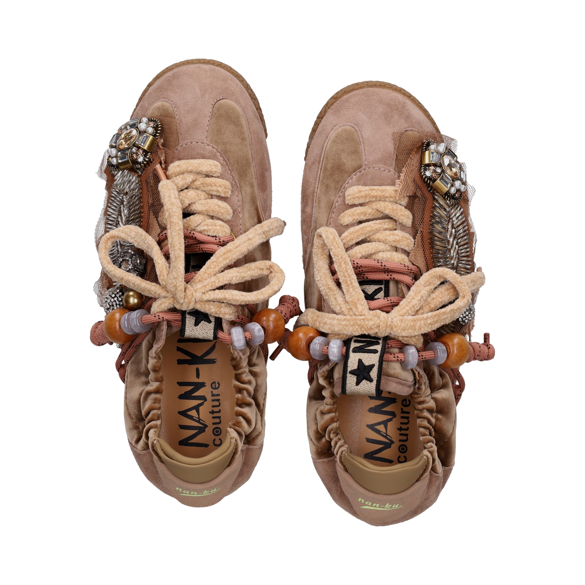 deportivo-broche-tul-tercipelo-beige