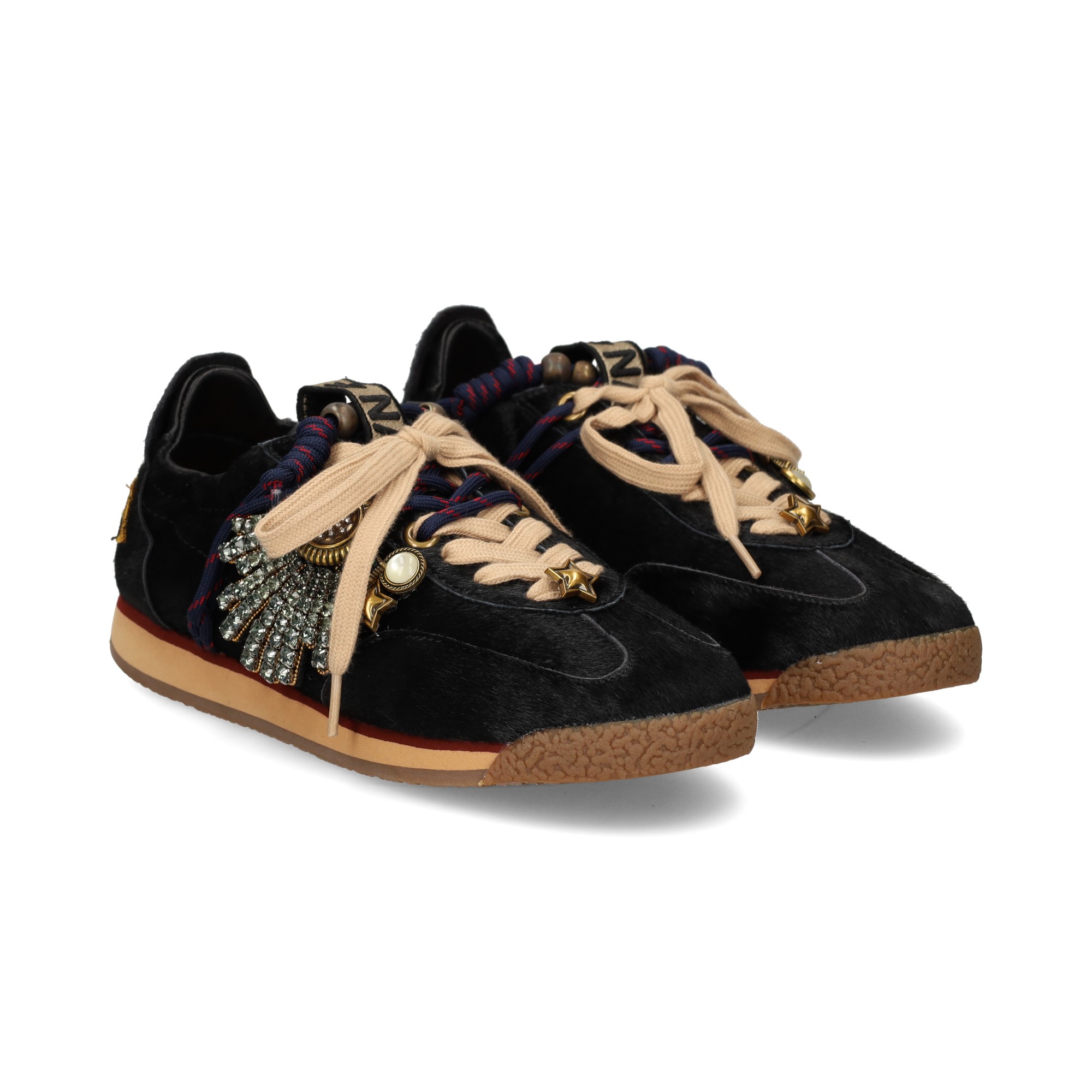 deportivo-broche-lado-potro-negro