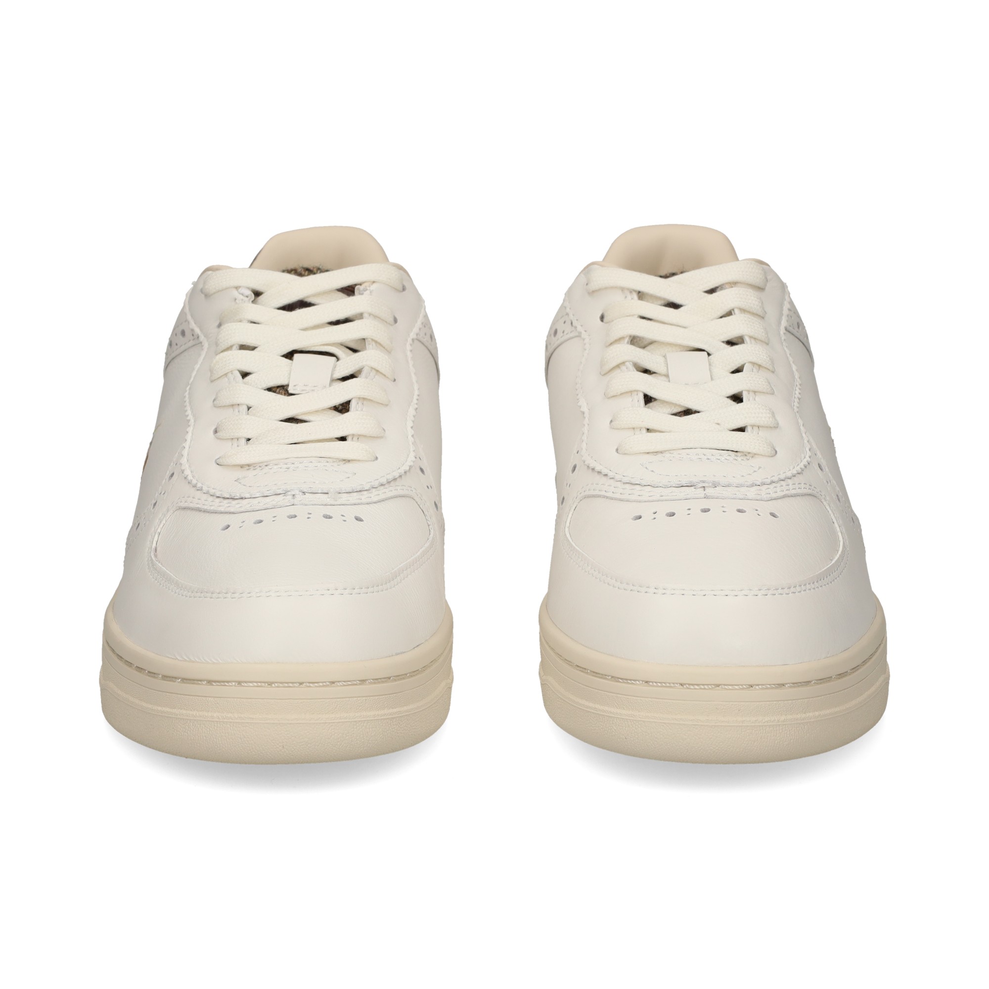 deportivo-detalles-marron-piel-hielo