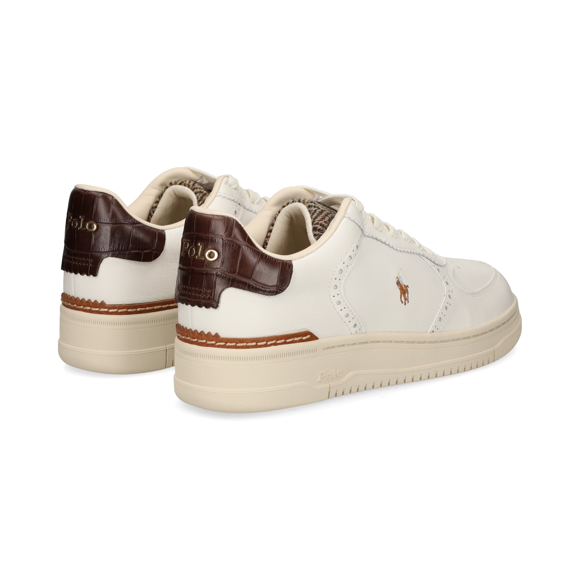 deportivo-detalles-marron-piel-hielo