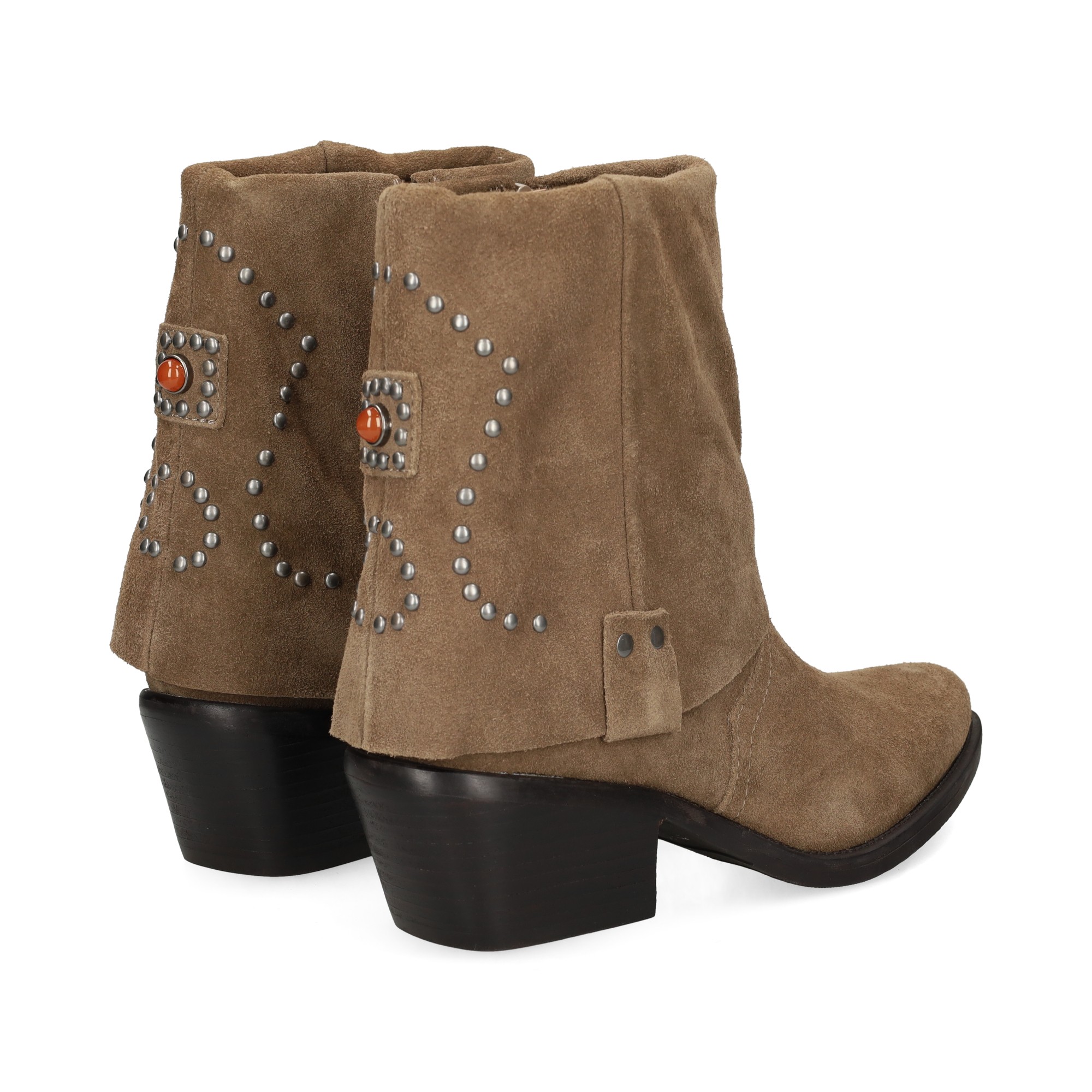 cowboy-tachuelas-talon-ante-kaki