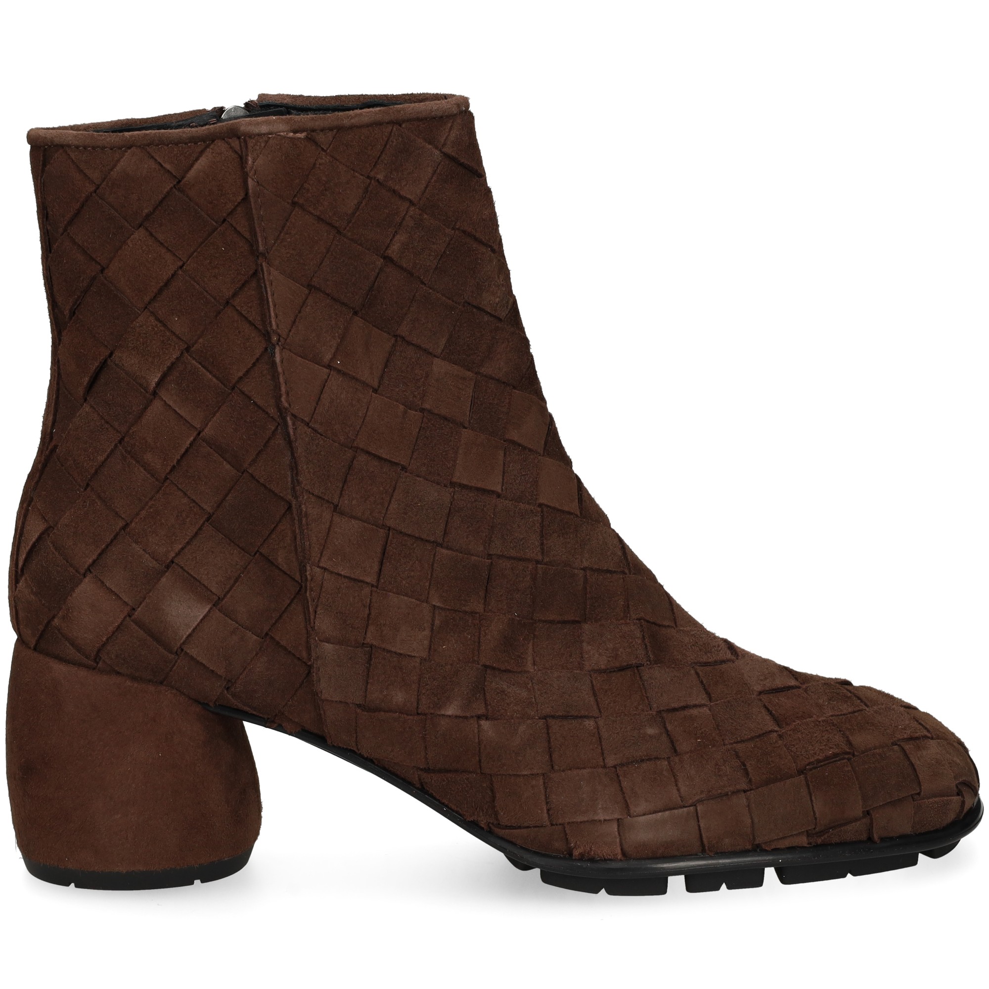 botin-trenzado-cremallera-ante-marron
