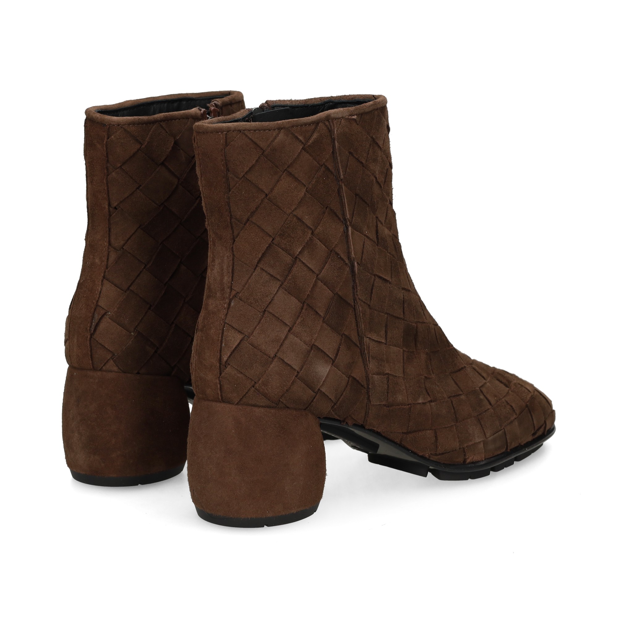 botin-trenzado-cremallera-ante-marron