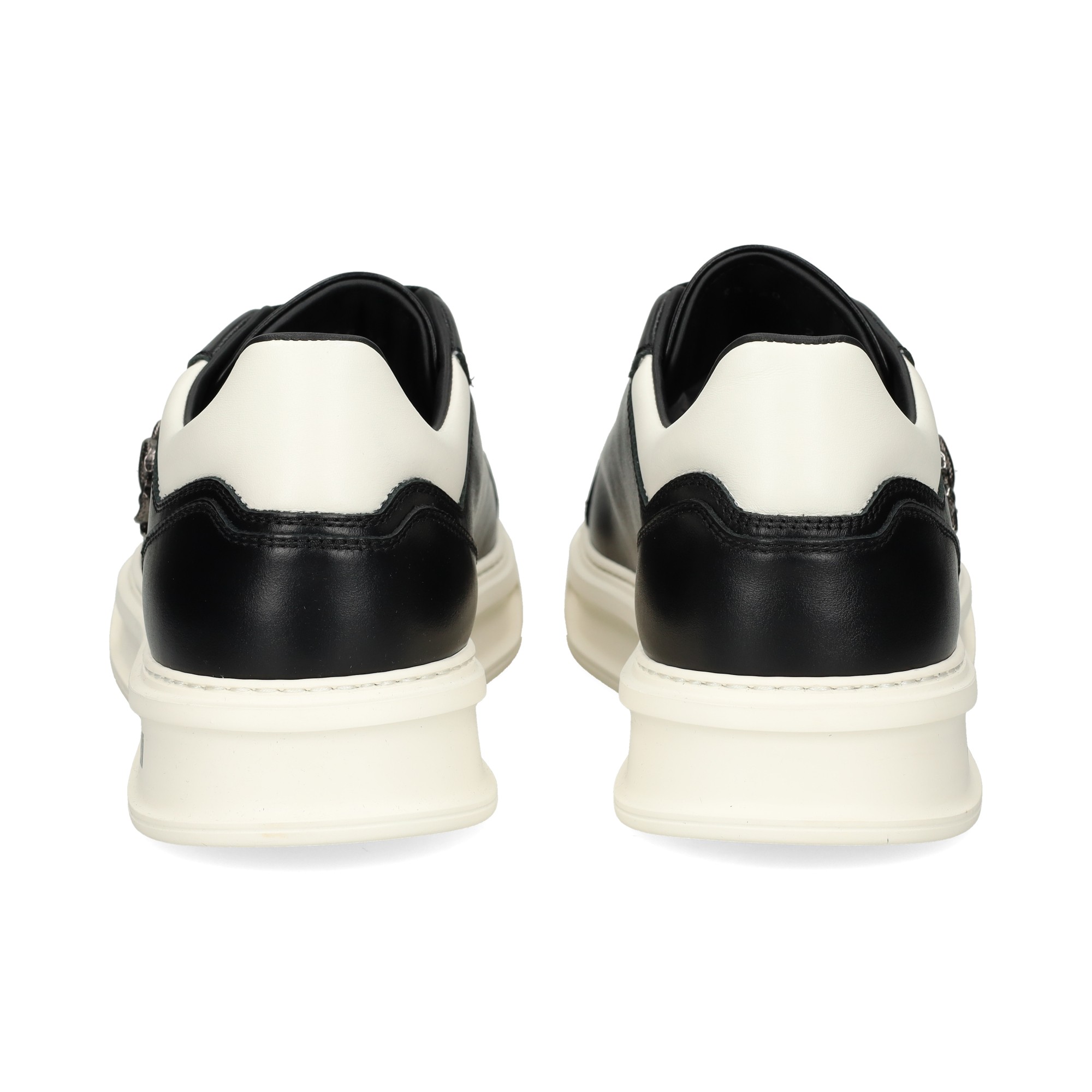 deportivo-goma-blanca-piel-negro