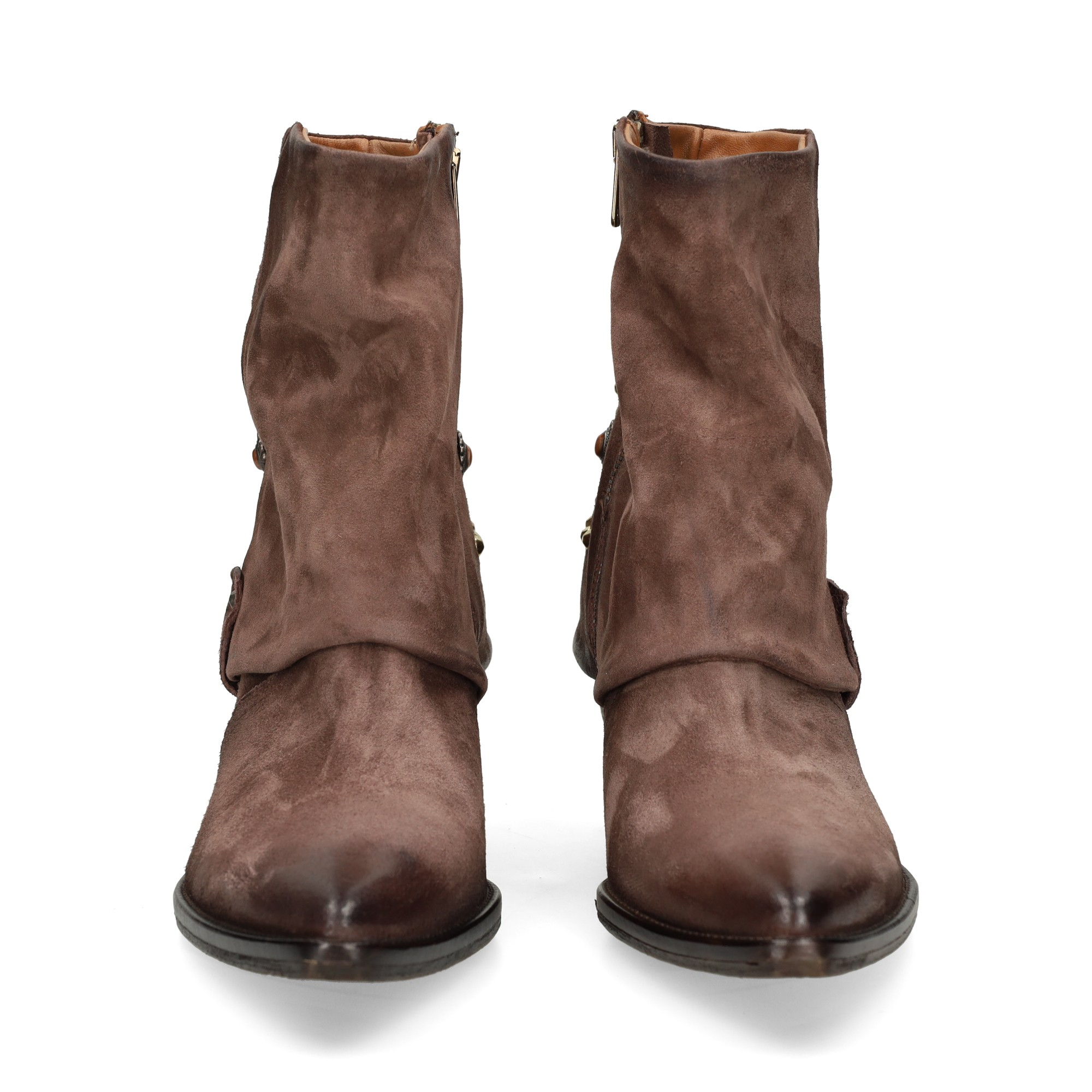 botin-tachuelas-talon-ante-moka