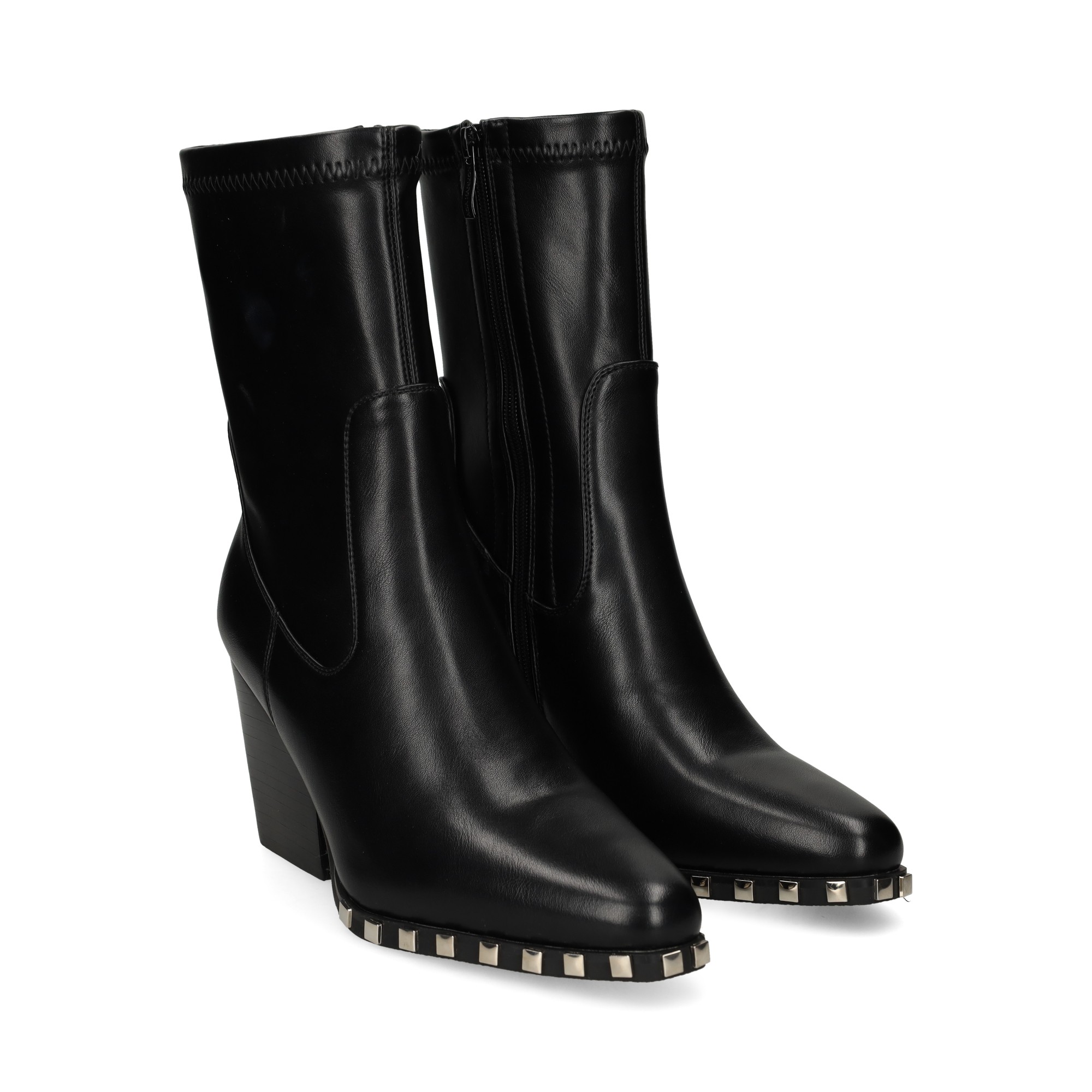 botin-tachuelas-contorno-negro