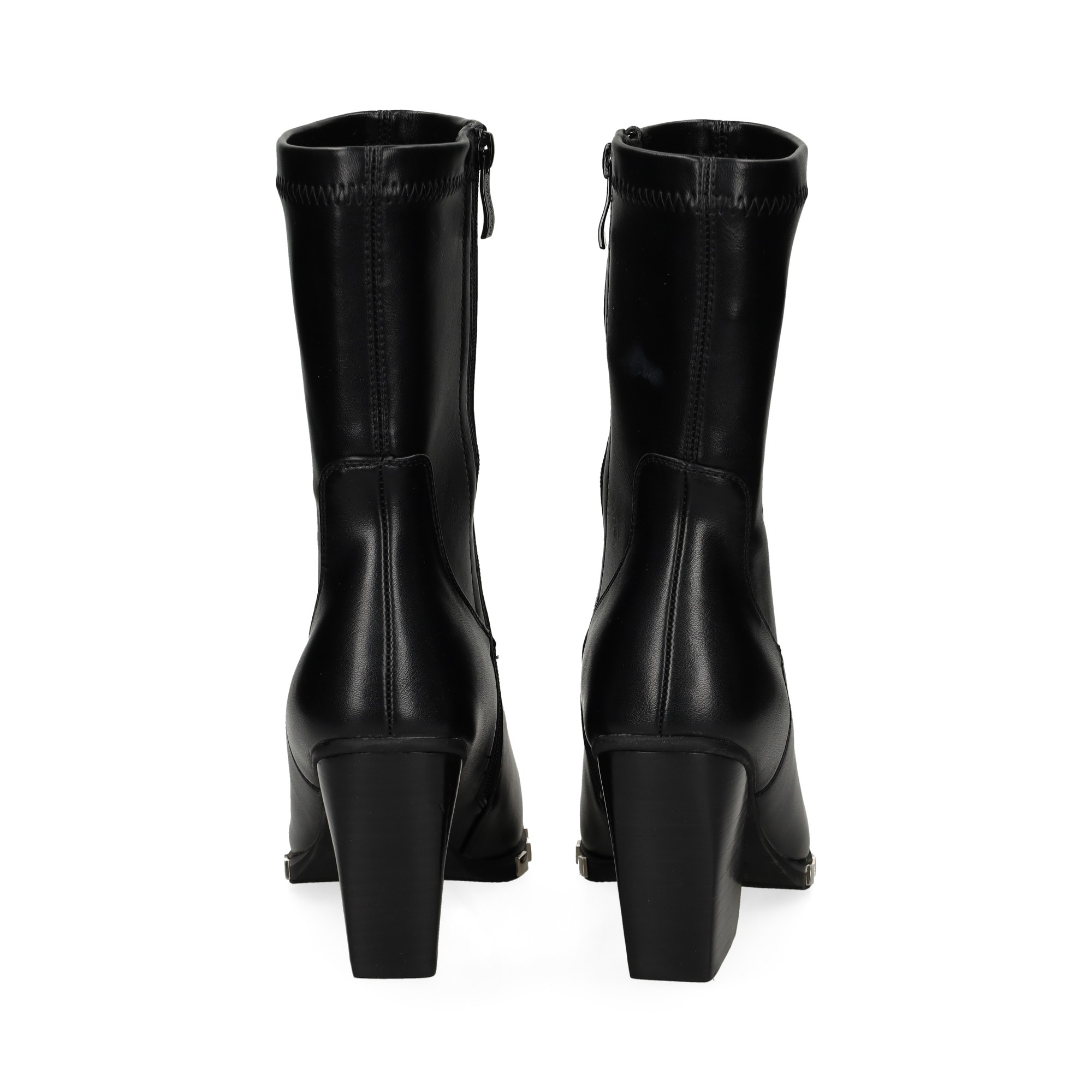 botin-tachuelas-contorno-negro