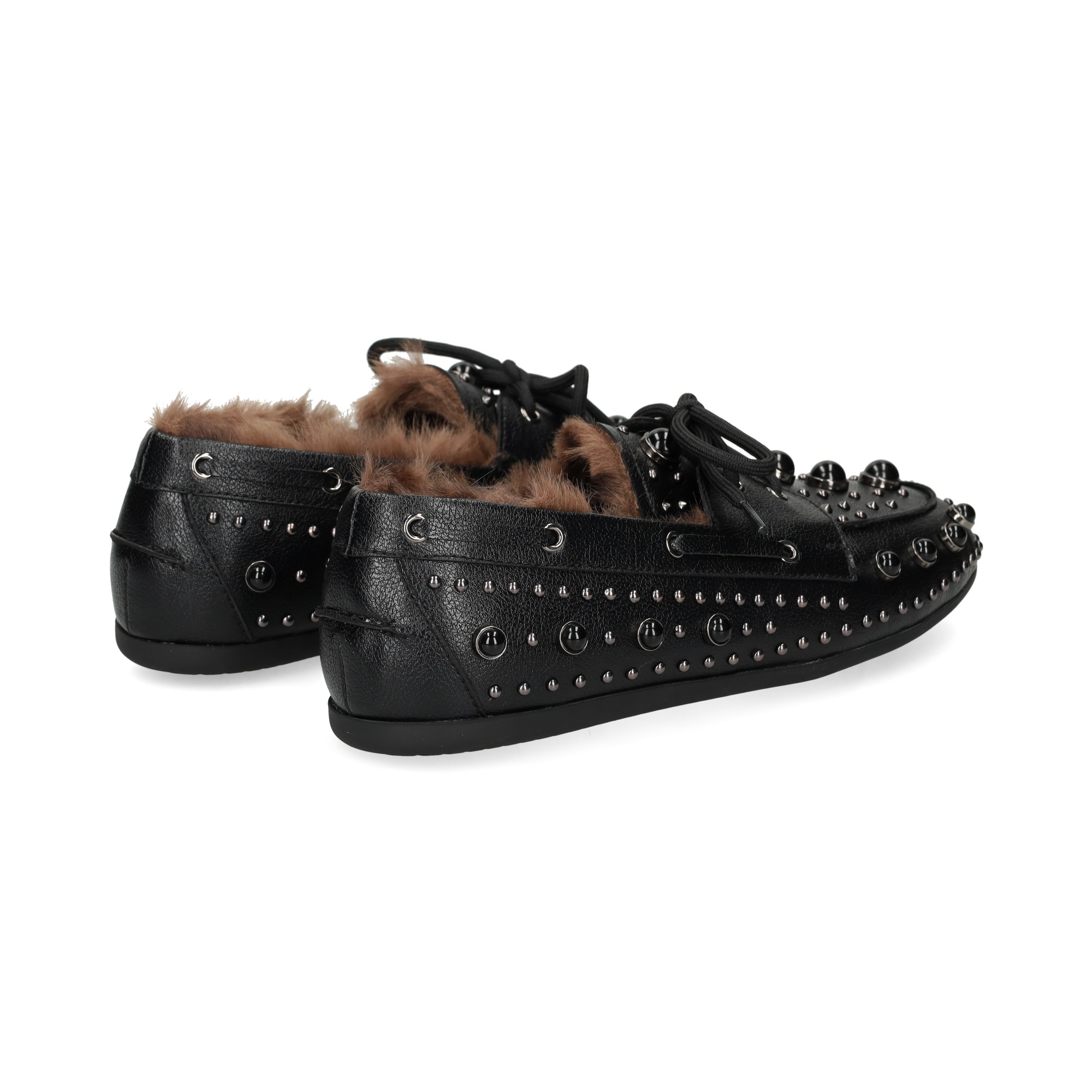 mocasin-tachas-pelo-interior-negro