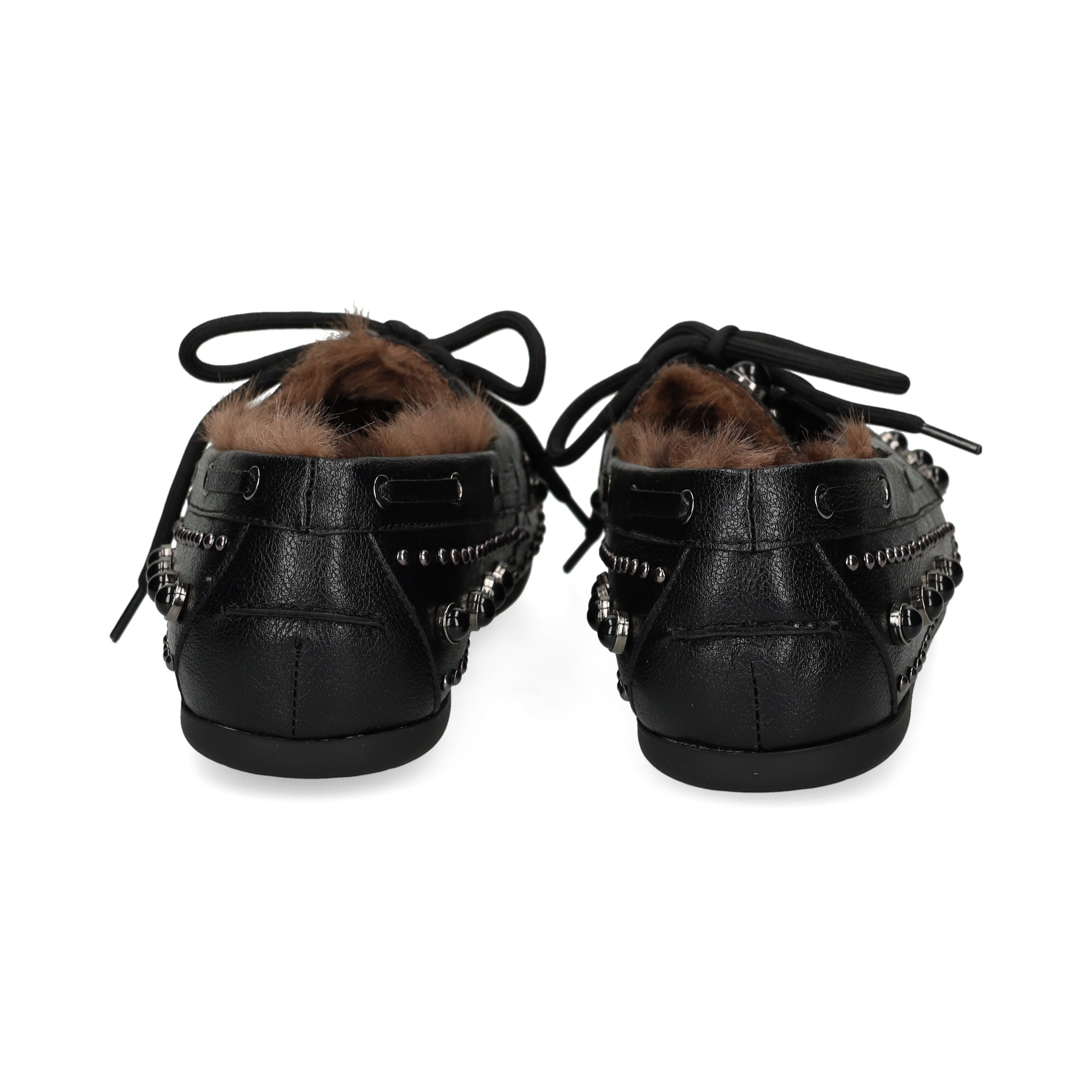 mocasin-tachas-pelo-interior-negro