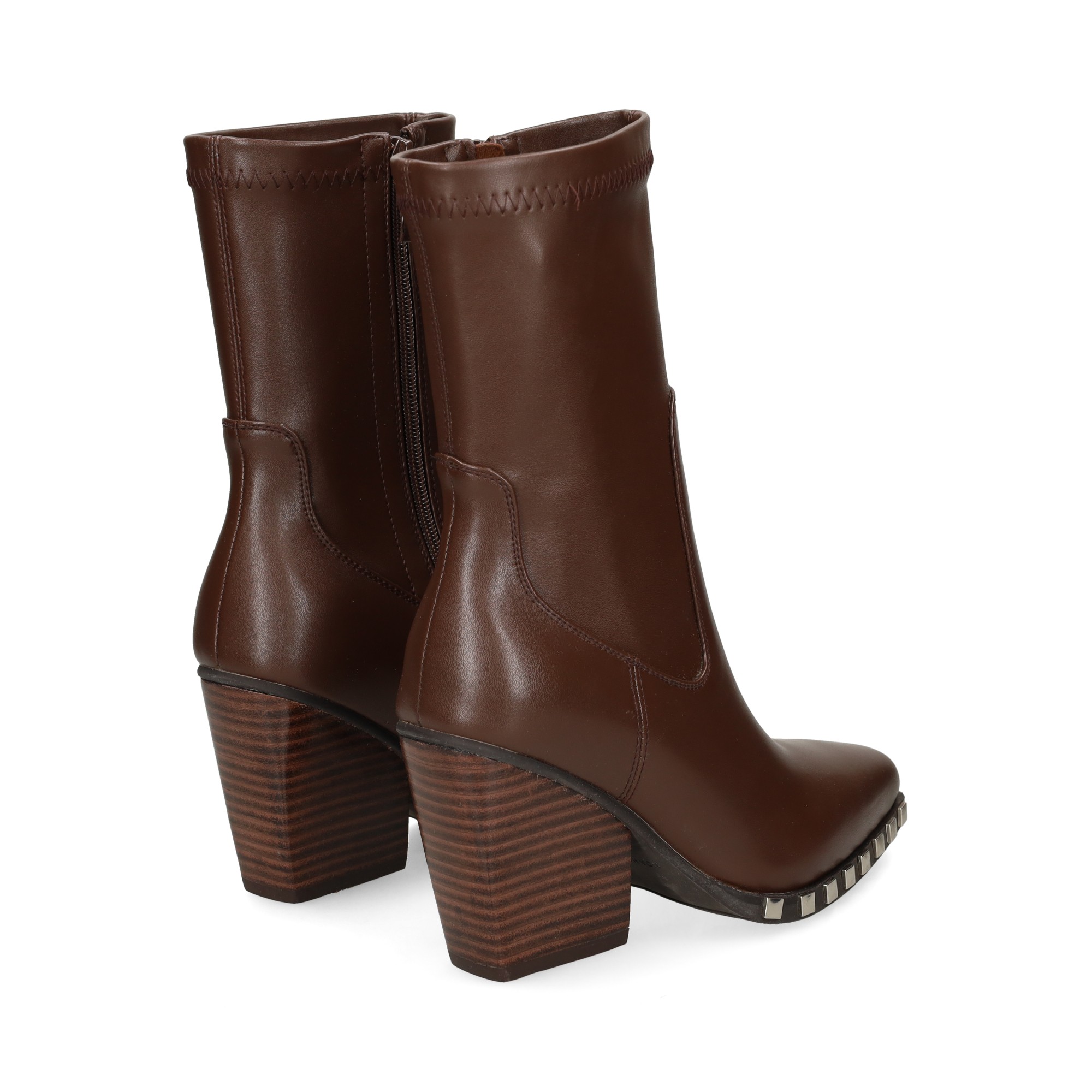 botin-tachuelas-contorno-moka