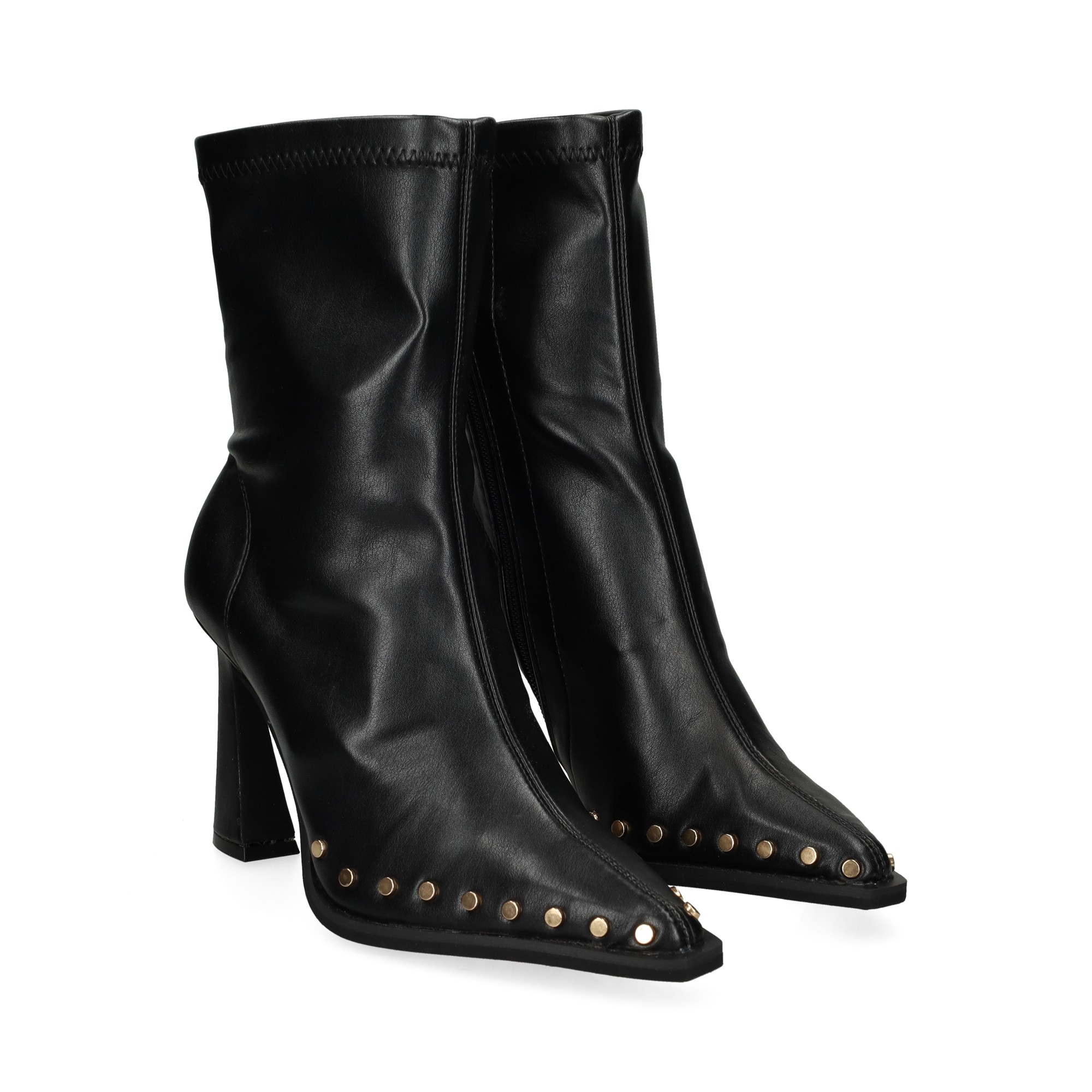 botin-tacon-plataforma-tachas-ante-negro