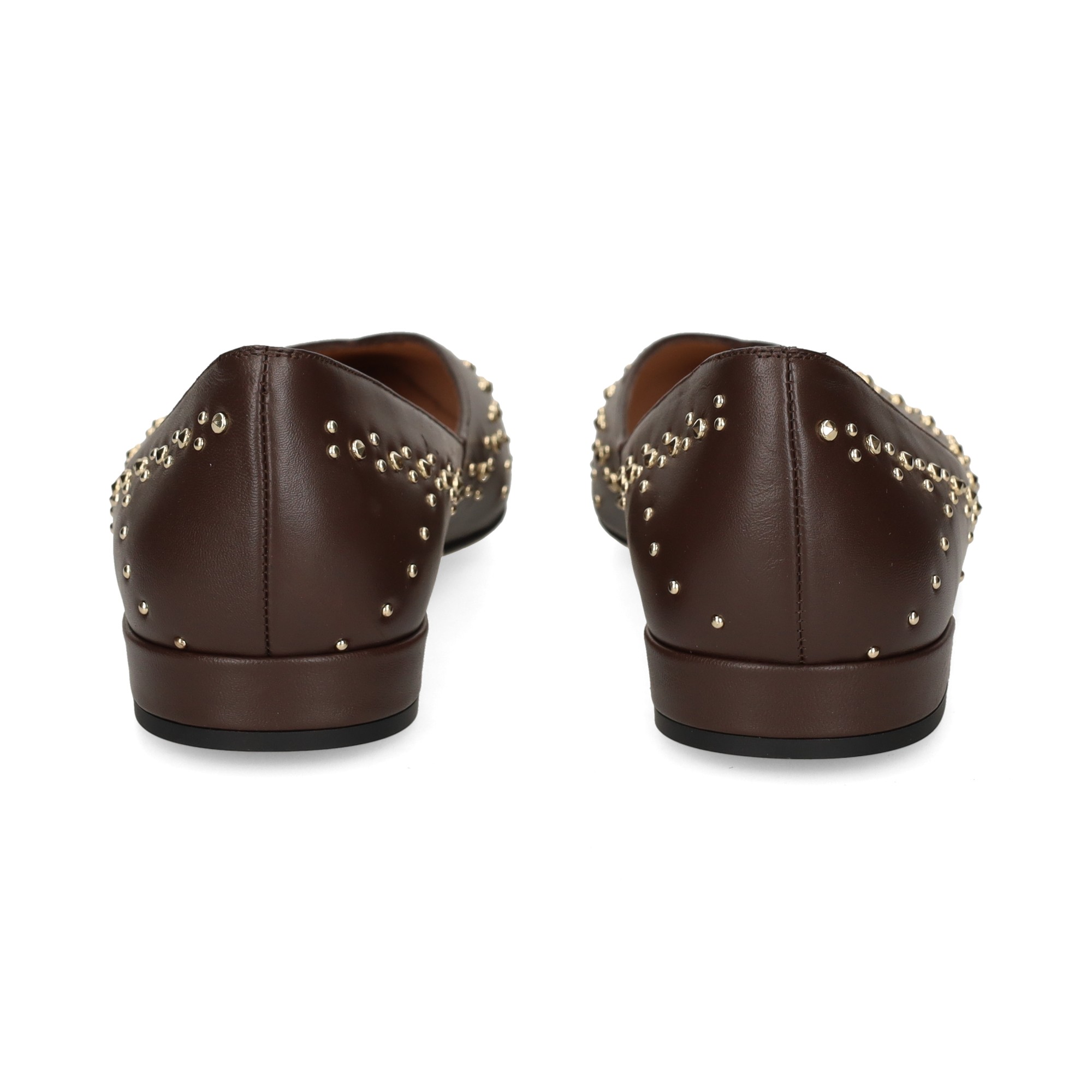 bailarina-detalle-tachas-piel-moka