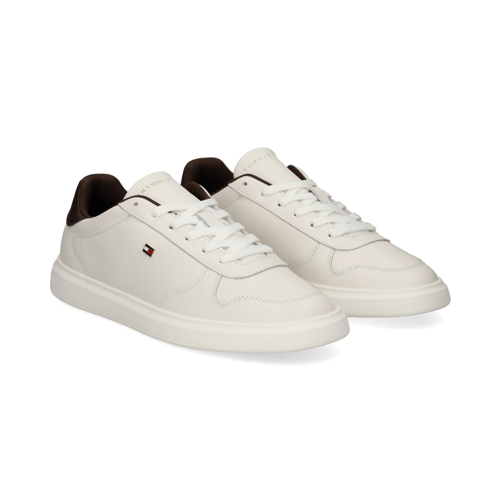 TOMMY HILFIGER Zapatillas deportivas bajas 'ICON COURT LIGHT'  marrón / blanco